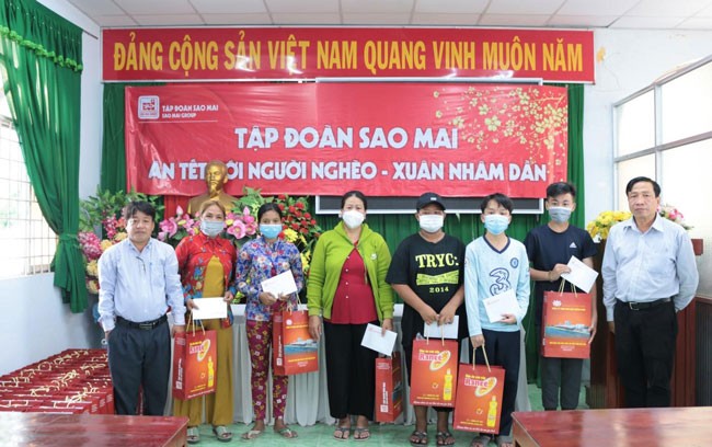 Sao Mai ăn Tết với người nghèo Xuân Nhâm Dần ảnh 5
