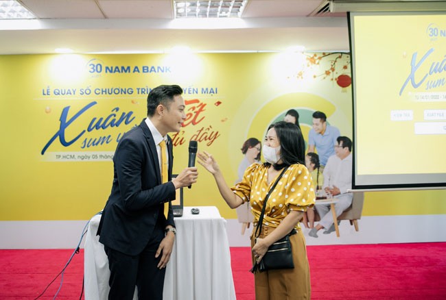 Nam A Bank trao giải thưởng 1,2 tỷ đồng cho khách hàng trong chương trình “Xuân sum vầy-Tết đủ đầy" ảnh 1