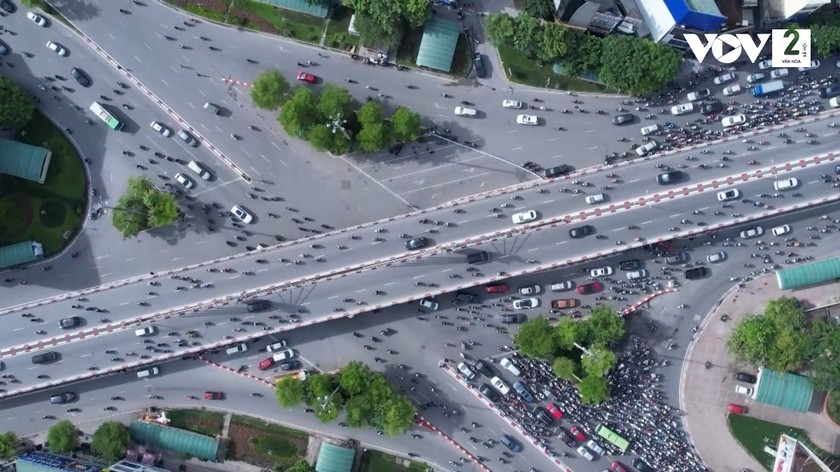 Phân làn ở Hà Nội, “thí điểm” mãi vẫn không hết ùn tắc ảnh 4