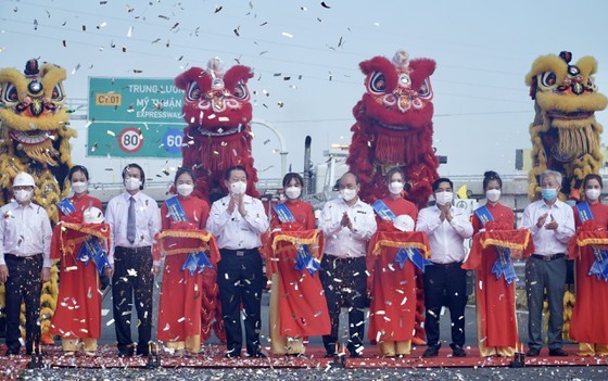President attends traffic opening ceremony of Trung Luong - My Thuan Expressway ảnh 2