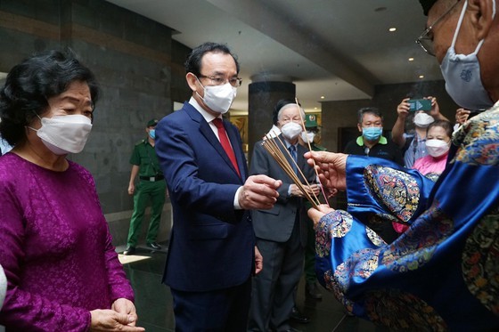 HCMC leaders commemorate heroes, martyrs on occasion of Lunar New Year ảnh 8