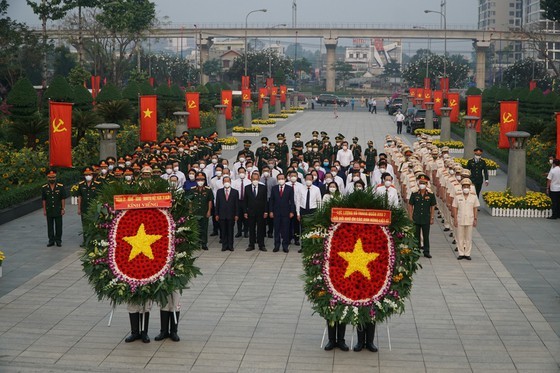 HCMC leaders commemorate heroes, martyrs on occasion of Lunar New Year ảnh 1