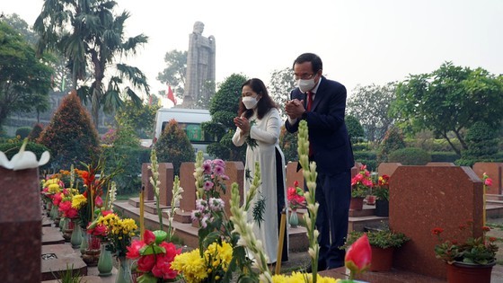 HCMC leaders commemorate heroes, martyrs on occasion of Lunar New Year ảnh 4