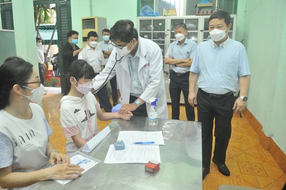 Nearly 30,000 sixth-grade students in HCMC vaccinated ảnh 3