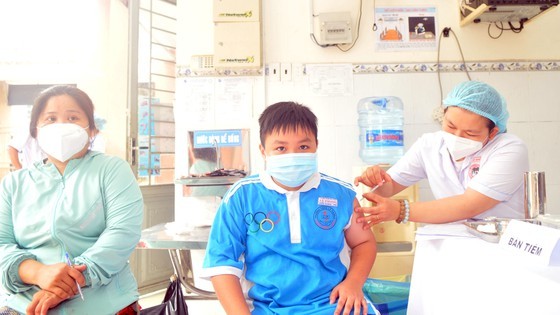Nearly 30,000 sixth-grade students in HCMC vaccinated ảnh 7