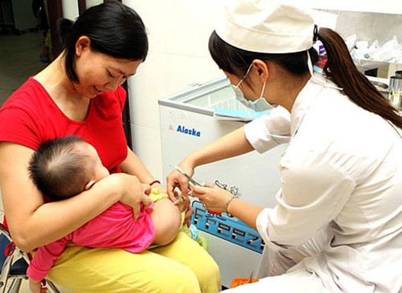 HCMC runs out of two vaccines in expanded program on immunization ảnh 1