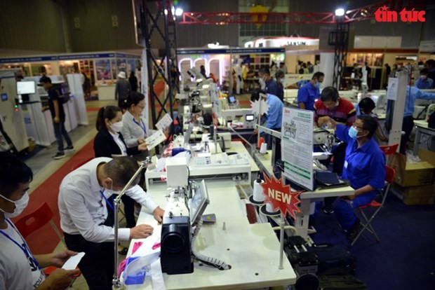 Int'l textile & garment exhibition underway in HCMC ảnh 1