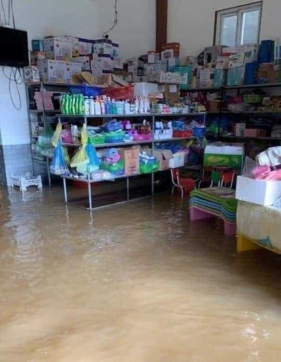 Many places isolated, flooded after Storm Noru's landing ảnh 4