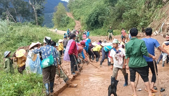 Three people dead and missing, thousands of houses damaged in aftermath of typhoon Noru ảnh 4