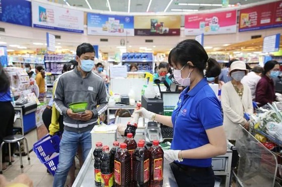 Ministries to cooperatively form special lane for essential goods flow into HCMC ảnh 1