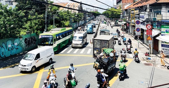 Nguyen Tat Thanh St. in urgent need of expansion  ảnh 1