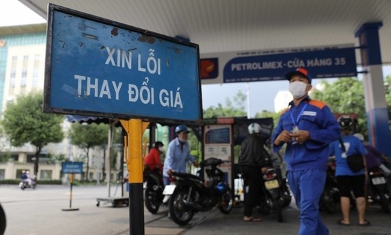 Unprecedented increase in price of gasoline ảnh 1