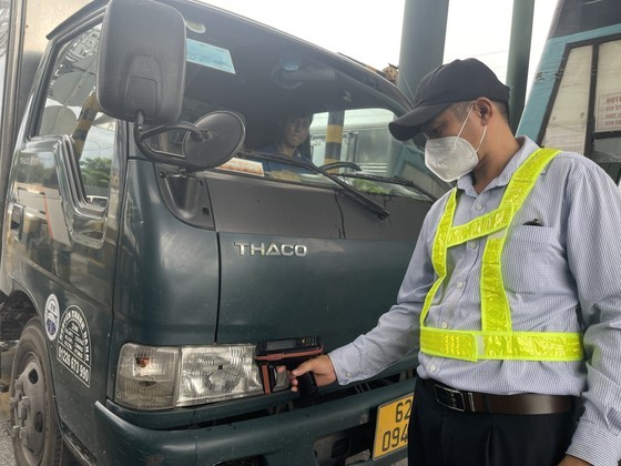 1,600 vehicles see ETC-related errors per day when passing An Suong – An Lac toll plaza ảnh 1