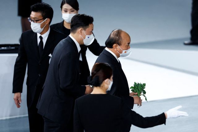 President Phuc pays tributes to former PM Shinzo Abe at State funeral in Tokyo ảnh 2