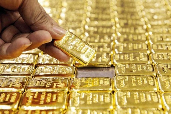 Domestic gold price too higher than world market ảnh 1