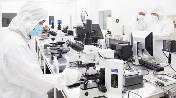 Investments in semiconductor chip industry not matching high demands ảnh 1