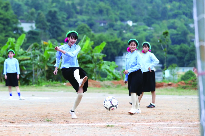 Female ethnic footballers at Huc Dong ảnh 2
