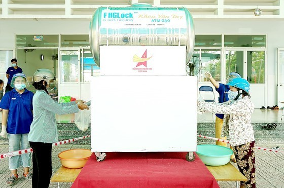 HCMC people, corporations, gov’t band together during Covid-19 ảnh 2
