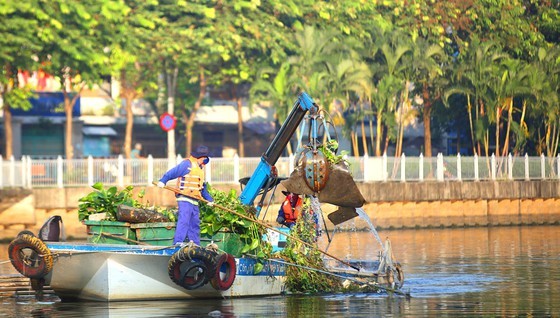 The new pace of life along canals in HCMC ảnh 4