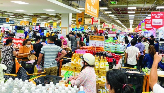 HCMC residents should not store goods ảnh 1