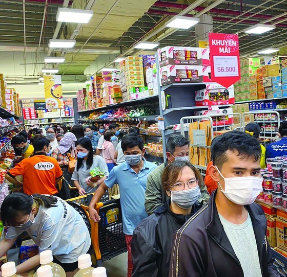 HCMC residents should not store goods ảnh 2