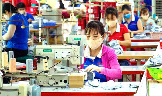 Commercial banks ask for more mechanisms to support interest rate cut ảnh 1