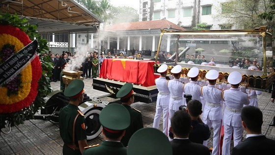 Funeral procession of former State President Le Duc Anh begins ảnh 2