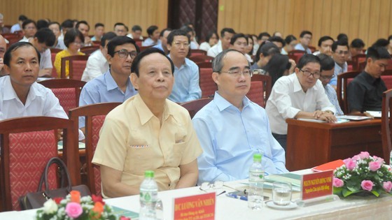 Training courses for theory, criticism of literature and art opens in city ảnh 2