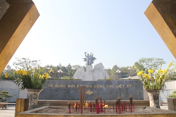 Quang Tri holds memorial service for remains of fallen soldiers in Laos ảnh 12