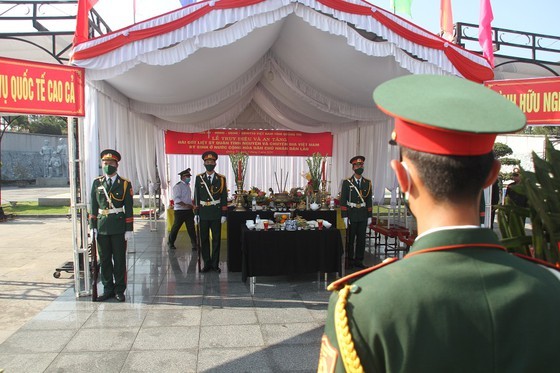 Quang Tri holds memorial service for remains of fallen soldiers in Laos ảnh 4