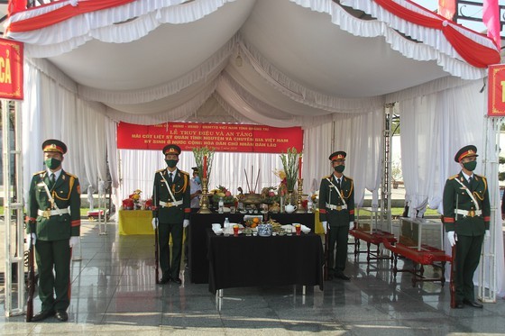 Quang Tri holds memorial service for remains of fallen soldiers in Laos ảnh 5