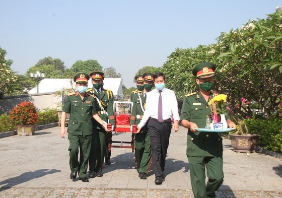 Quang Tri holds memorial service for remains of fallen soldiers in Laos ảnh 7
