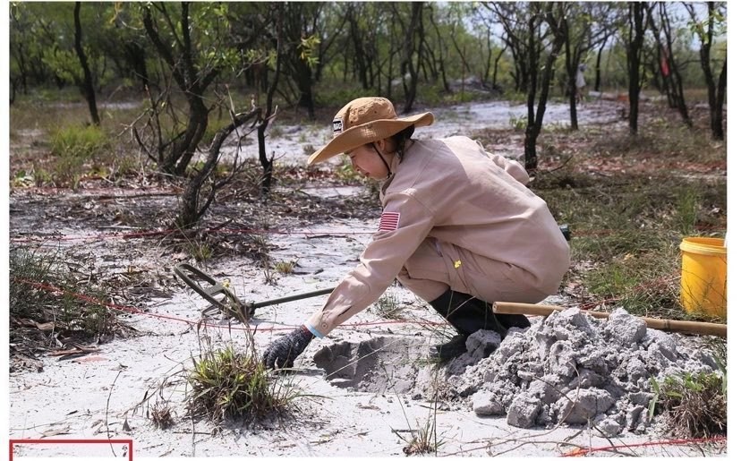 Vietnam’s unique female team reclaims mine-contaminated land ảnh 6