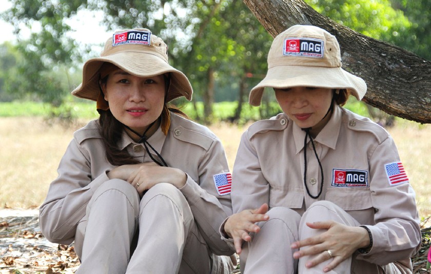 Vietnam’s unique female team reclaims mine-contaminated land ảnh 10