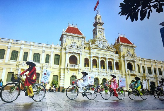 Brilliant beauty of HCMC ảnh 1