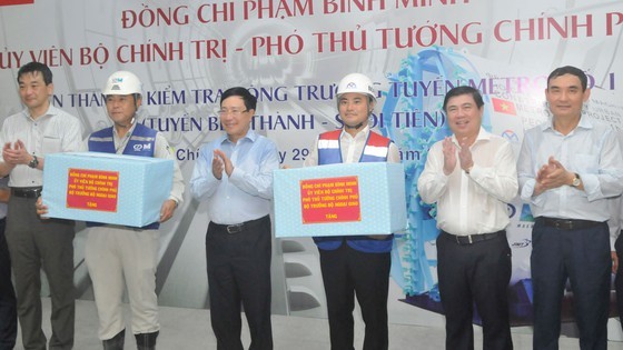 Deputy PM inspects progress of Ben Thanh-Suoi Tien metro line project ảnh 6