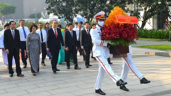 HCMC leaders express gratitude for late Presidents on National Day ảnh 4