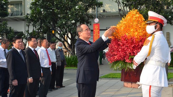 HCMC leaders express gratitude for late Presidents on National Day ảnh 5