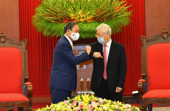 PM Nguyen Xuan Phuc chairs welcome ceremony for his Japanese counterpart ảnh 8