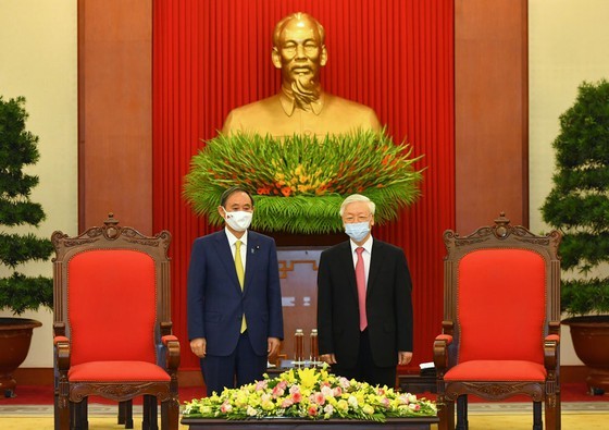 PM Nguyen Xuan Phuc chairs welcome ceremony for his Japanese counterpart ảnh 9