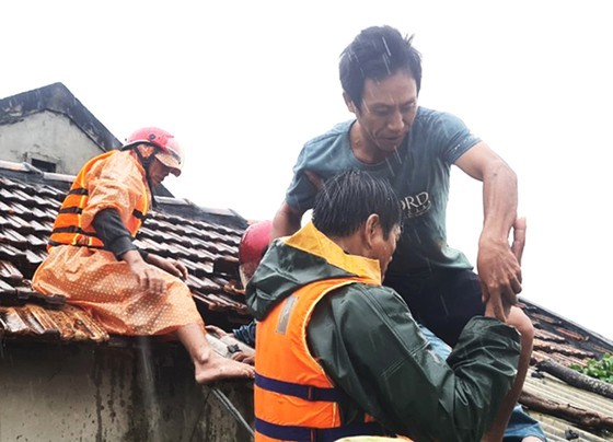 People nationwide extends solidarity with flood victims ảnh 5