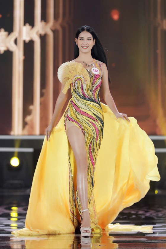 Do Thi Ha wins Miss Vietnam 2020 crown ảnh 11
