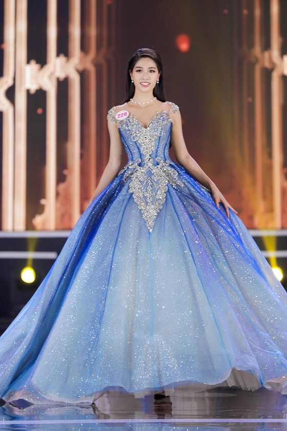 Do Thi Ha wins Miss Vietnam 2020 crown ảnh 17