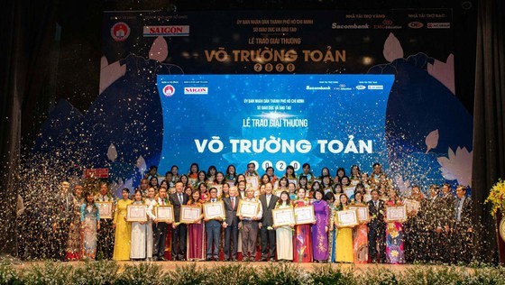 50 outstanding teachers honored with 23rd Vo Truong Toan Awards ảnh 6