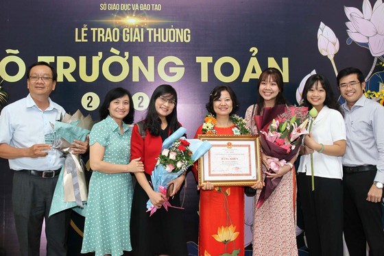50 outstanding teachers honored with 23rd Vo Truong Toan Awards ảnh 7