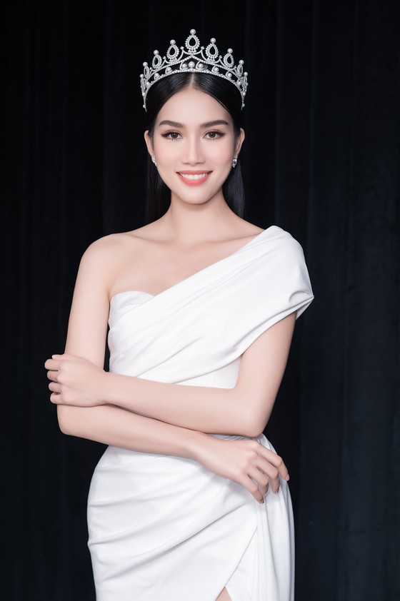 First runner-up of Miss Vietnam 2020 to compete in Miss International 2021 ảnh 3