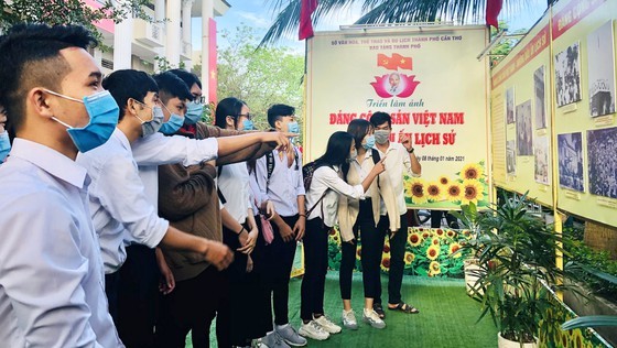 Exhibition on founding of Vietnamese Communist Party held in Can Tho ảnh 1