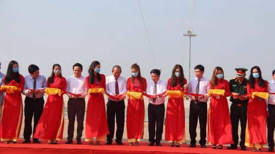 Noi Bai, Tan Son Nhat runway upgrade project completed ảnh 1