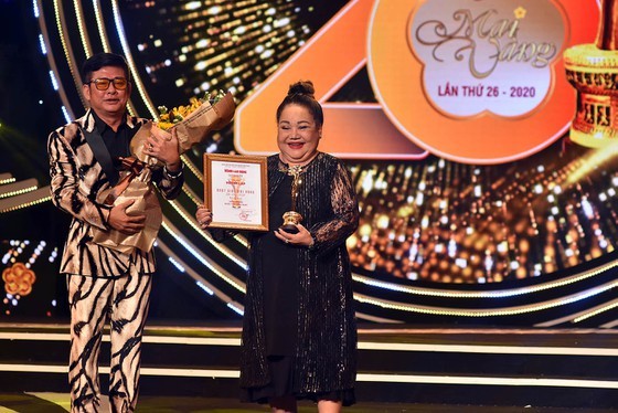 2020 Mai Vang Awards honors artists Hoai Linh, Dai Nghia for community works ảnh 3