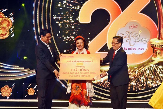 2020 Mai Vang Awards honors artists Hoai Linh, Dai Nghia for community works ảnh 7